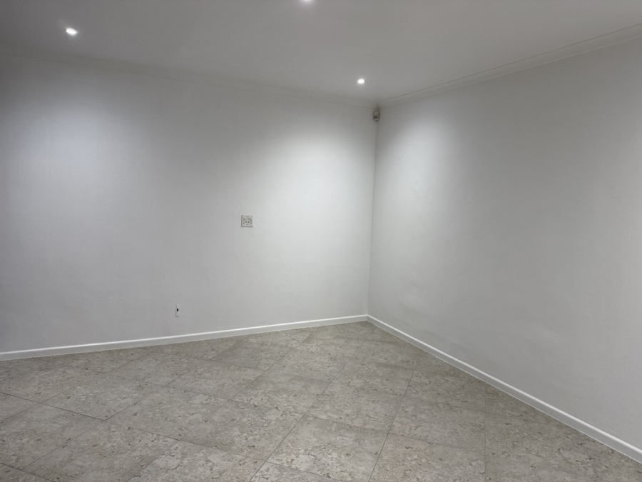 To Let Commercial Property for Rent in Somerset West Business Park Western Cape
